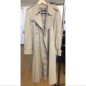 Vintage Burberry women’s trench coat